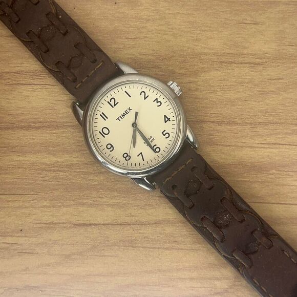 Timex Easy Reader Watch Women Indiglo 30mm Silver Tone 2013 - Picture 1 of 6